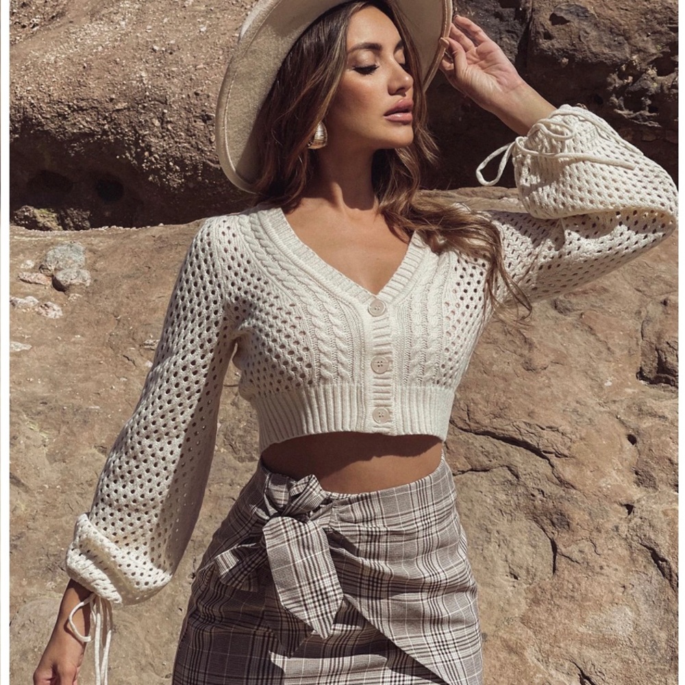 NWOT knit cropped sweater/top 💛